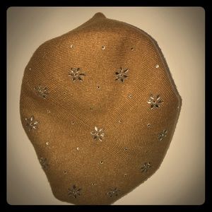 NWOT Brown beret with sparkling design